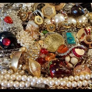 1 LB Vintage to Now Jewelry Lot- MYSTERY BOX!